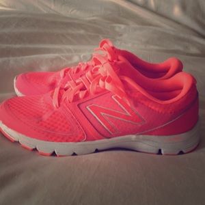 Women’s New Balance 575 - only worn once! Like new